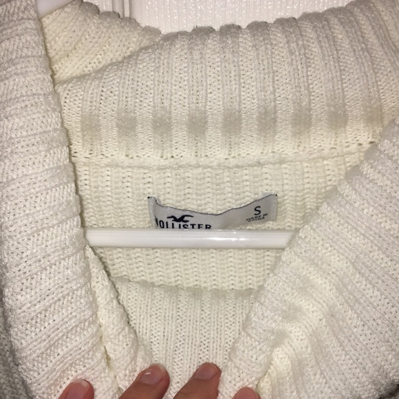 cream Hollister turtle neck sweater - Picture 3 of 3